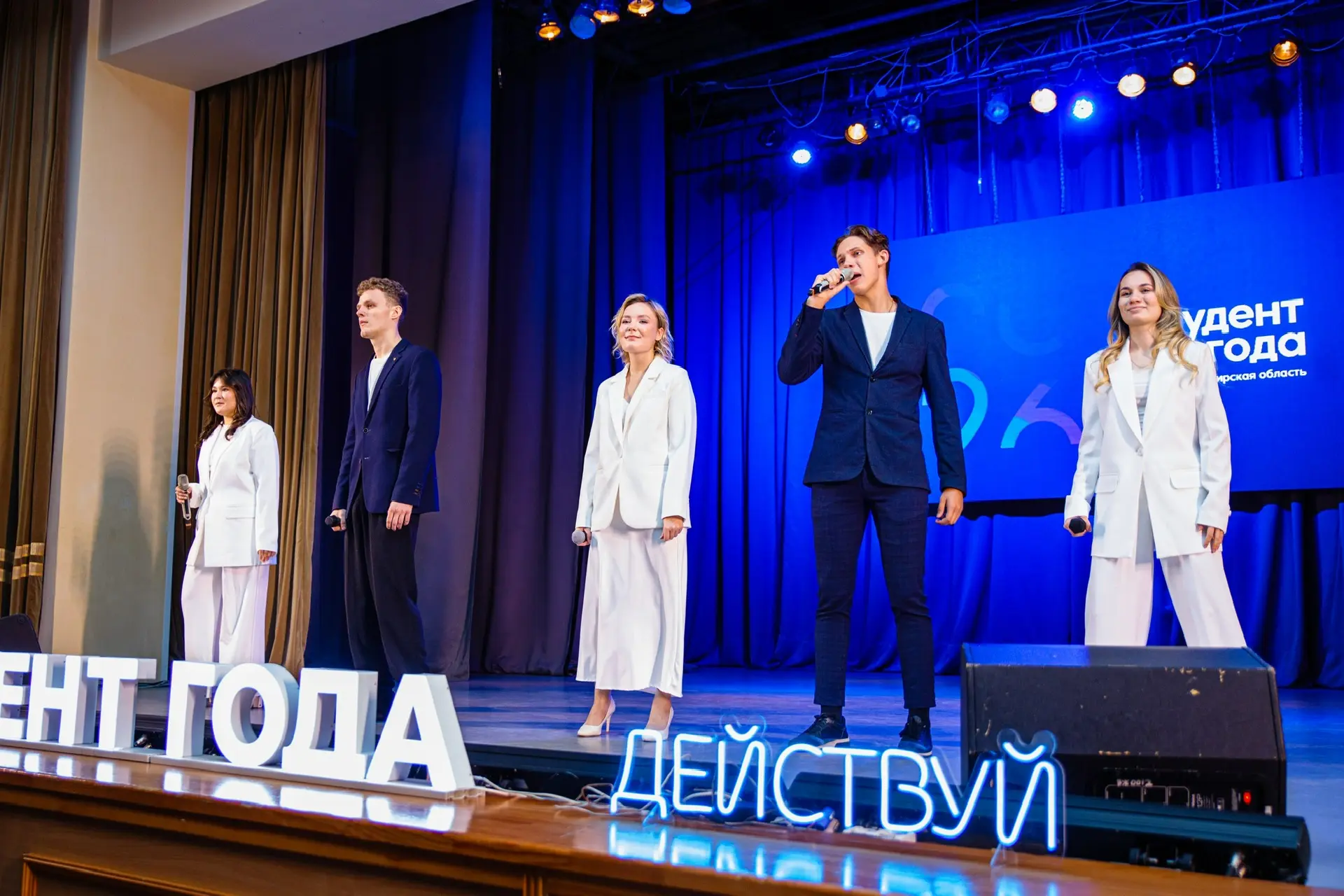 Кто здесь задаёт тон? ✨