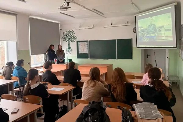 Сотрудники ЦИТОВ провели профориентационную встречу со старшеклассниками села Дружба Ха...