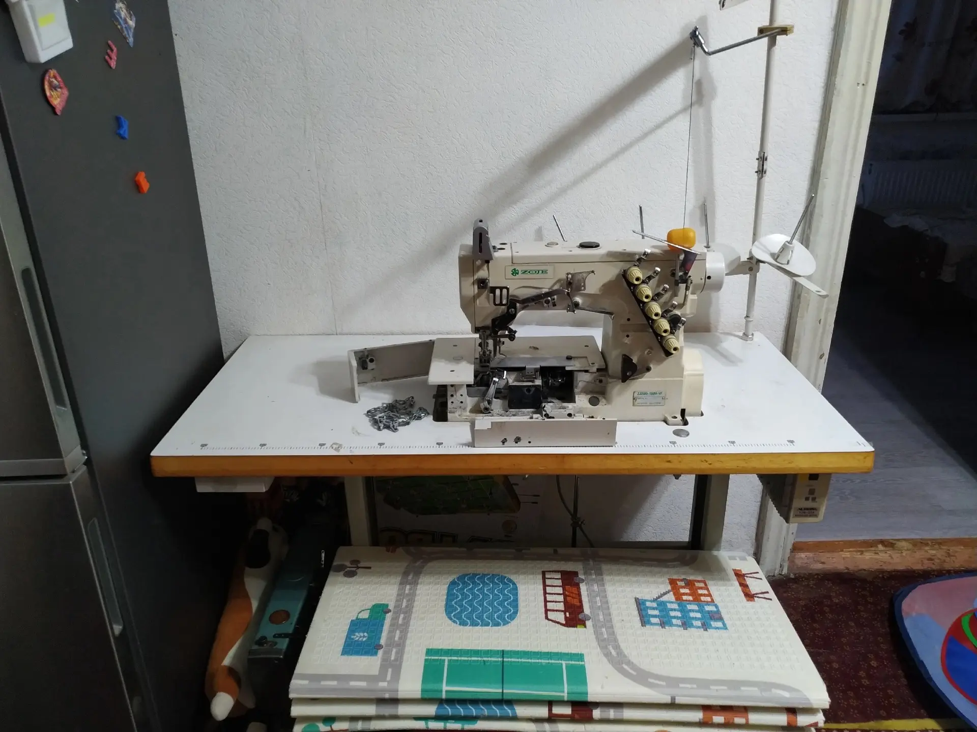 Продам промышленную распошивальную 5тиниточную  машинку zoje.  Машинка долгое время сто...