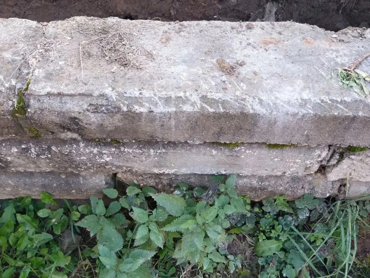 Продам поребрики 100’30’18 см.около 90 шт.200р/шт.самовывоз!Цариц.бугор 79172243798