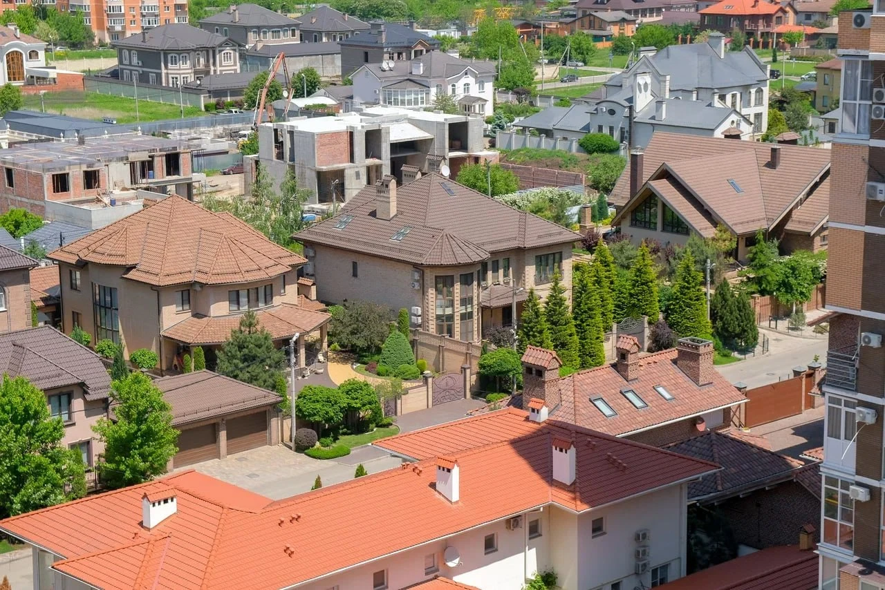🏘️ Доля частных домов в сделках с жильем на юге РФ снизилась до 25%