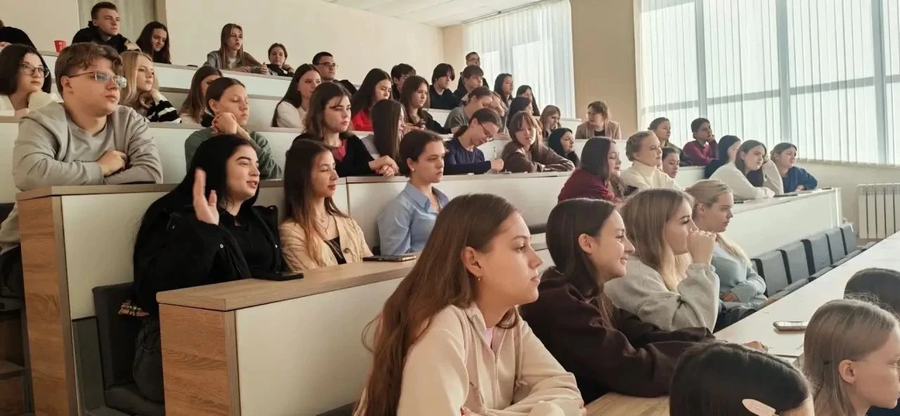 Поговорили о важном сегодня со студентами ИФФ