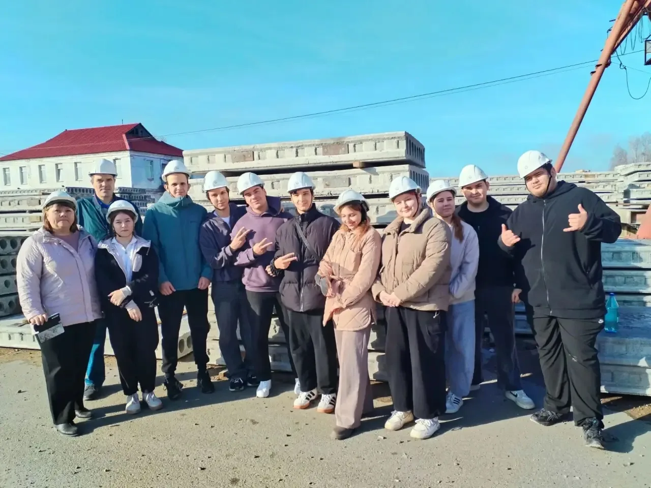 🏗 Студенты-строители СШФ СФУ посетили производственные площадки МЖФ Абакана