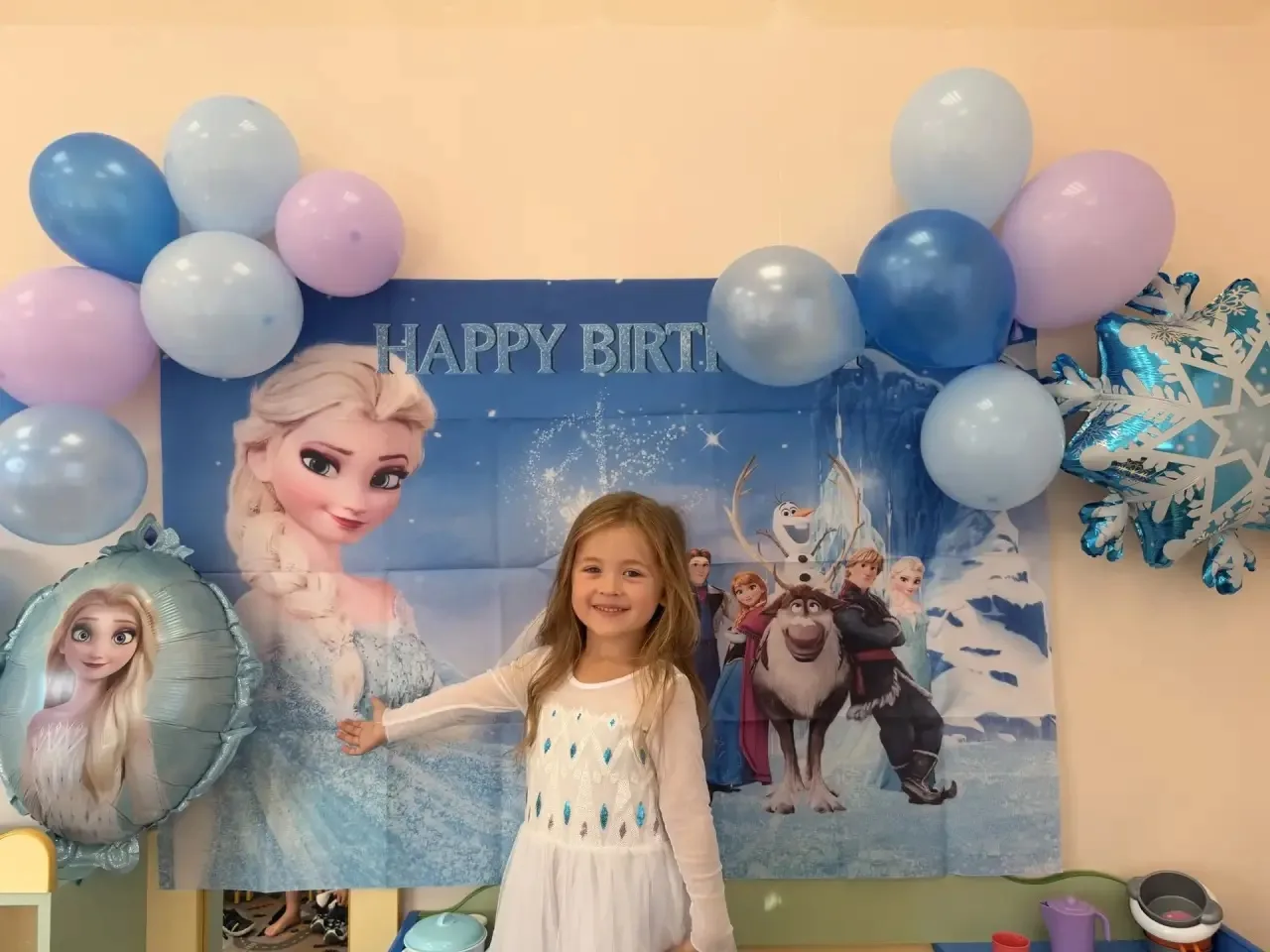 ❄️👑Настоящая сказка в нашеи средней группе: День рождения в стиле «Холодное сердце»!👑...