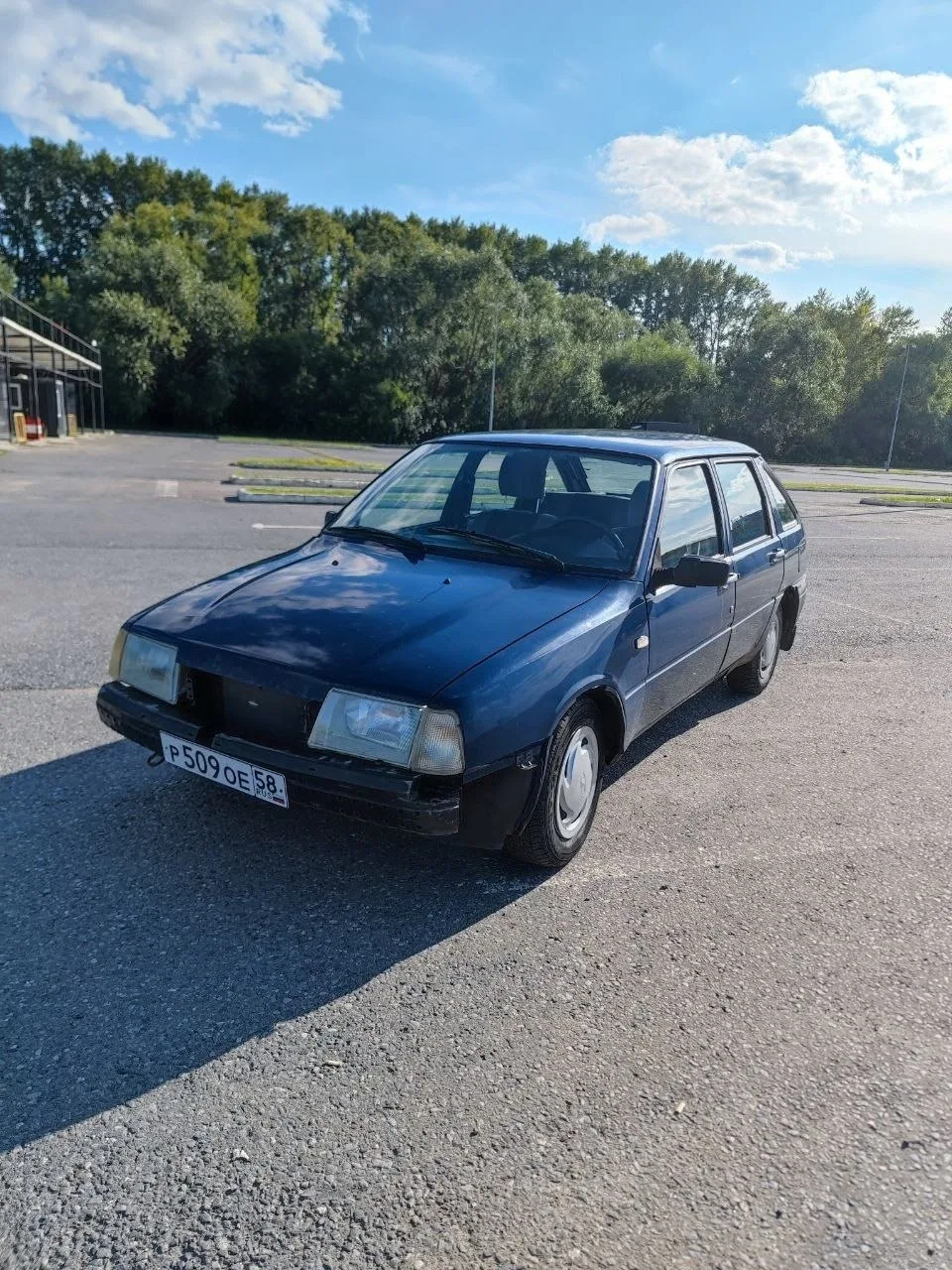 Продам ИЖ 2126 ОДА 2002 года в хорошем состоянии. Задний привод. По технике все отлично...