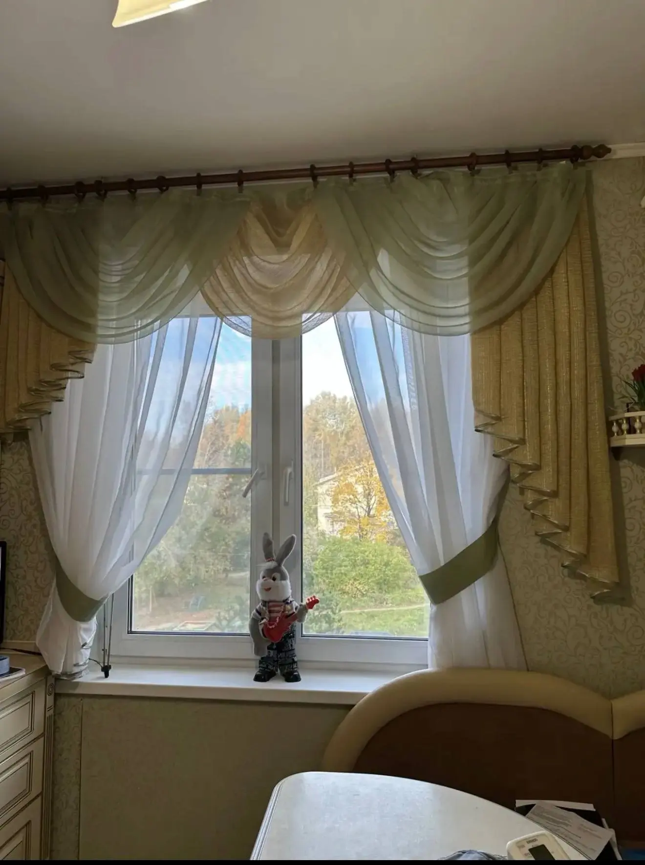 Окно. Кухня. Нижний. С этим видом я вырос. Мама скинула фотку с вопросом: «как тебе зан...