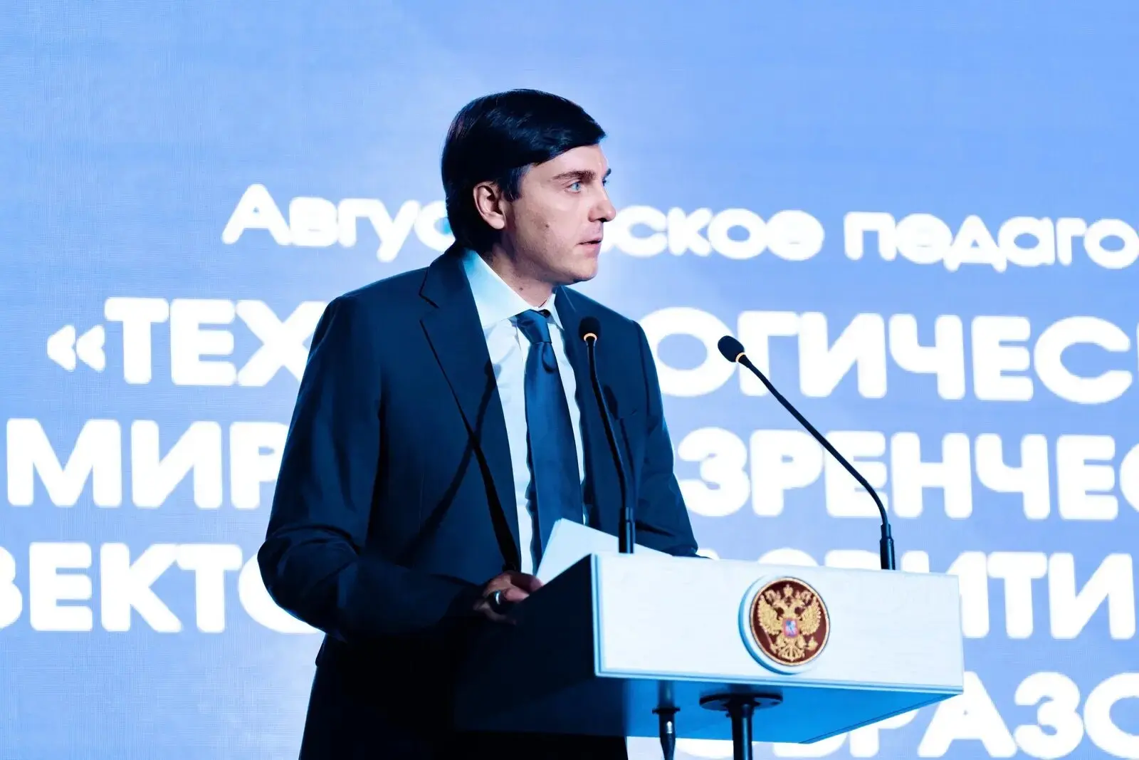 Об обновлении школьных рабочих программ, изменении количества заданий по двум предметам...