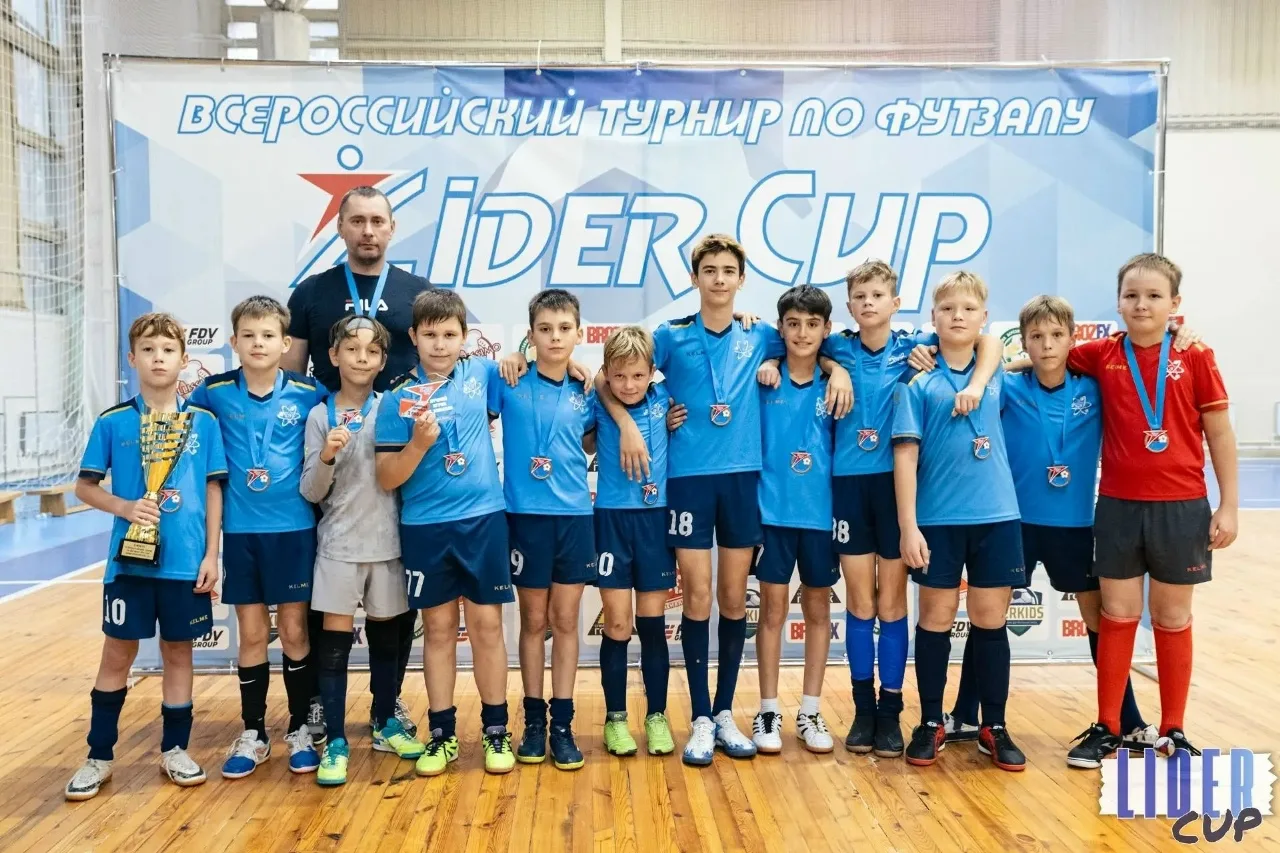 ⚽ Командное фото юных футболистов «Энергии», а также отдельные кадры с лучшим бомбардир...