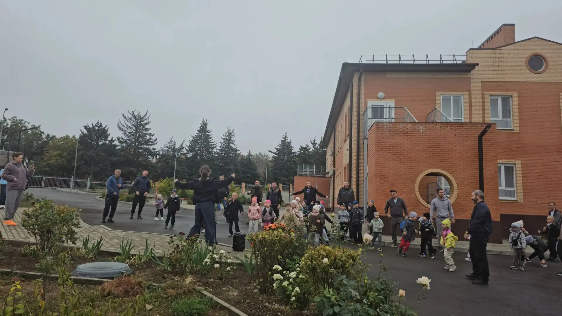 Сегодня с утра, даже в такой пасмурный день ☁️🌧️, наши ребята вместе с папами собралис...