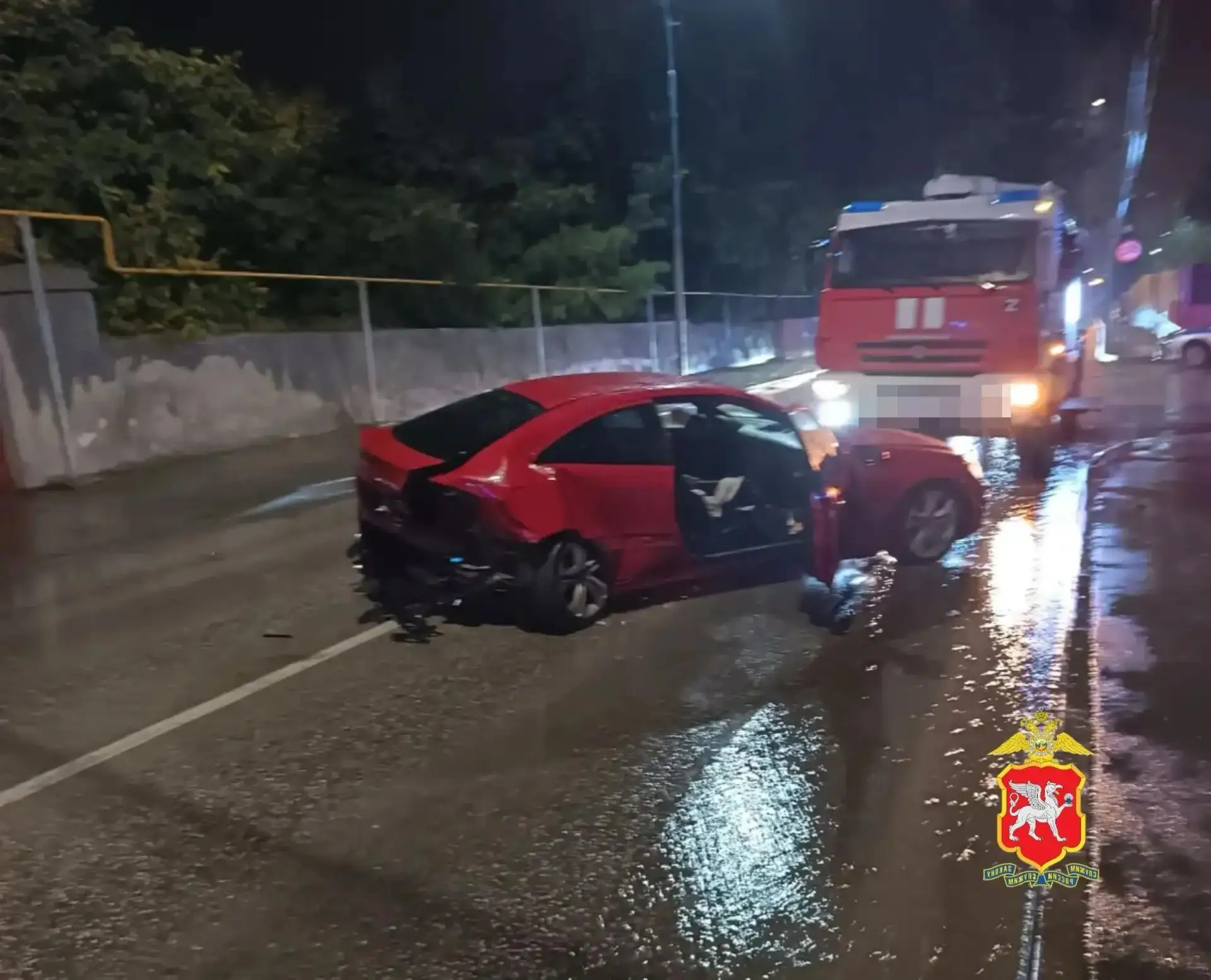 🚗 Три человека пострадали в аварии с двумя легковушками в Керчи