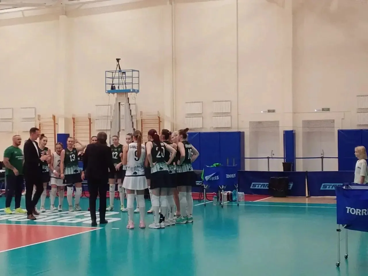 Женский волейбольный клуб «Орёл» одержал уверенную победу над командой из Таганрога