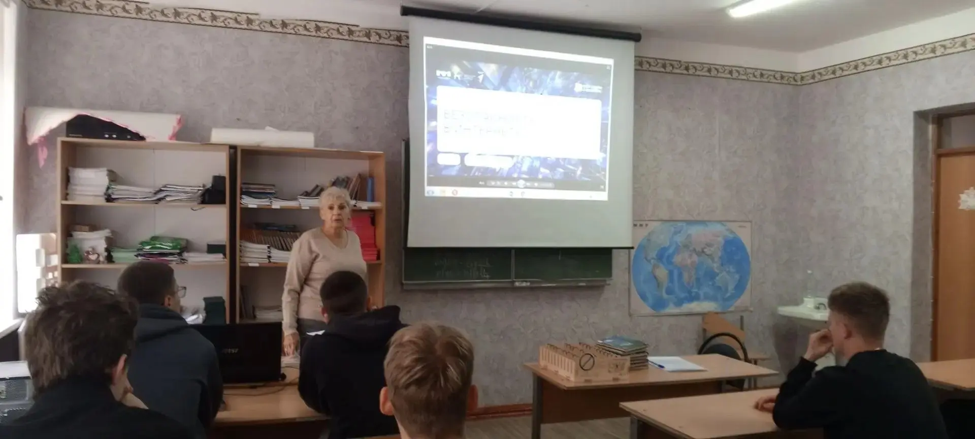 📌 Традиционная линейка и «Разговоры о важном» в АТ с. Дивное