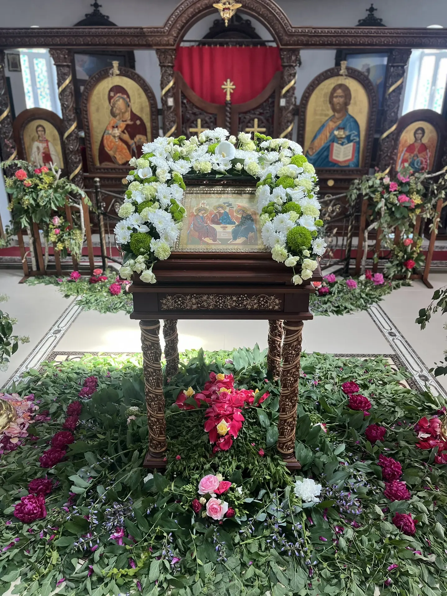Завтра день рождения Святой Церкви Христовой. Сегодня в поминальную Троицкую родительск...