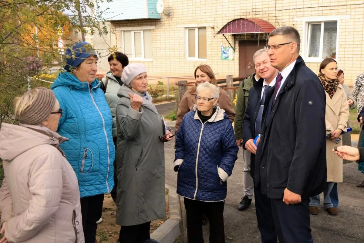В Камешковском округе обновили 15 дворов и готовятся расселить аварийные дома.