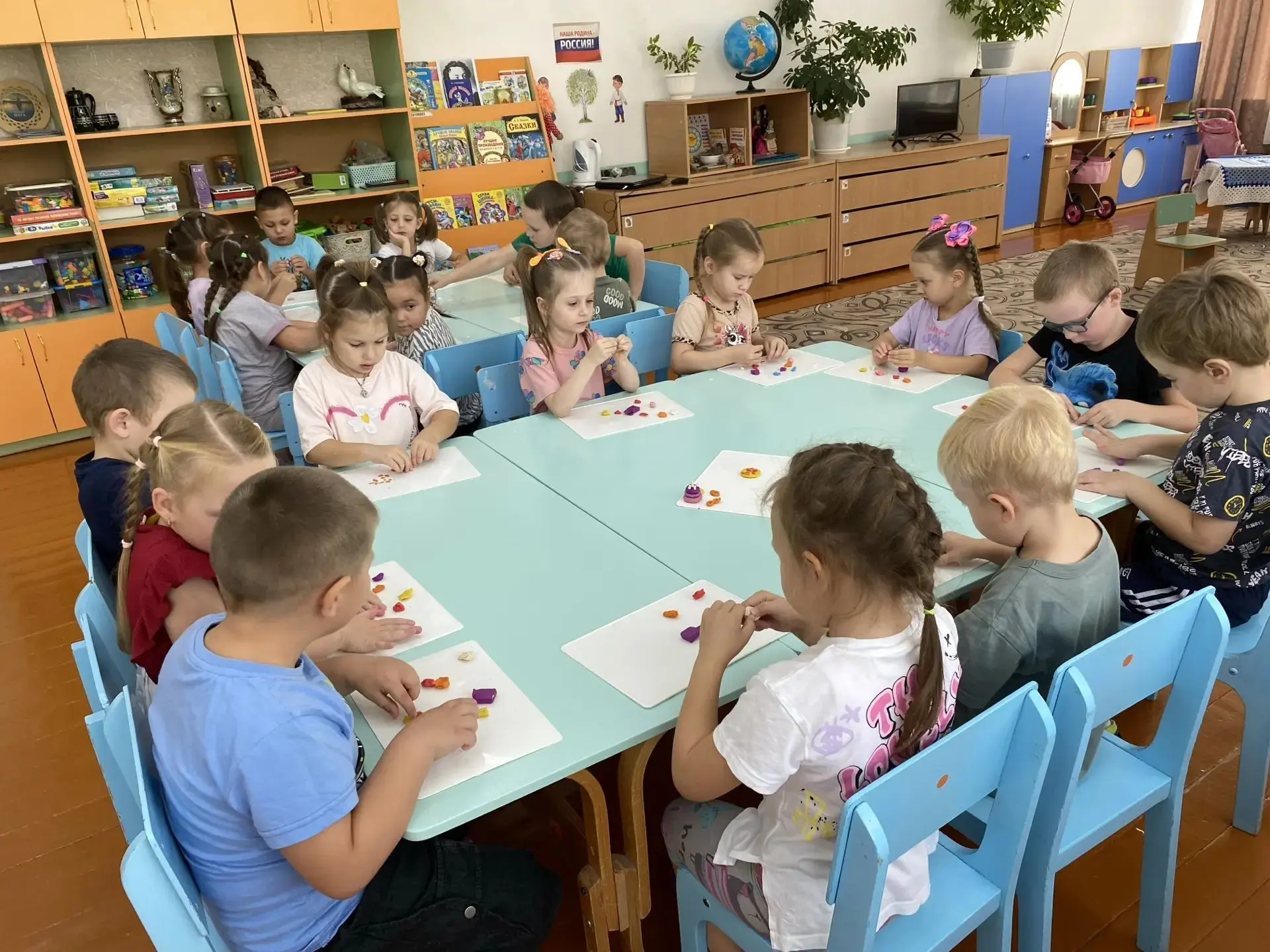 «Угощение »лепка старшая группа «Жемчужинка » очень вкусно получилось ( тортик, печенье...