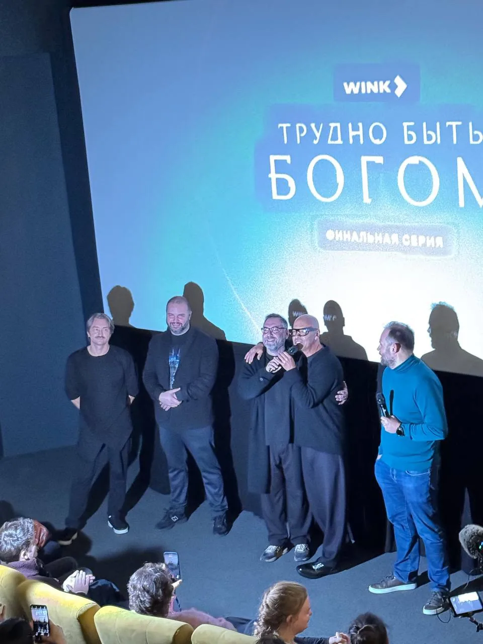 Все мы знаем, что сериалы — это досуг для домашнего просмотра, но и выбираться из-под т...