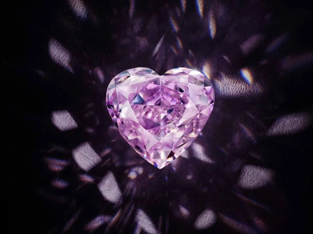 Красоты в ленту. Бриллиант огранки Heart cut стоимостью более $1,5 млн представит "Алро...