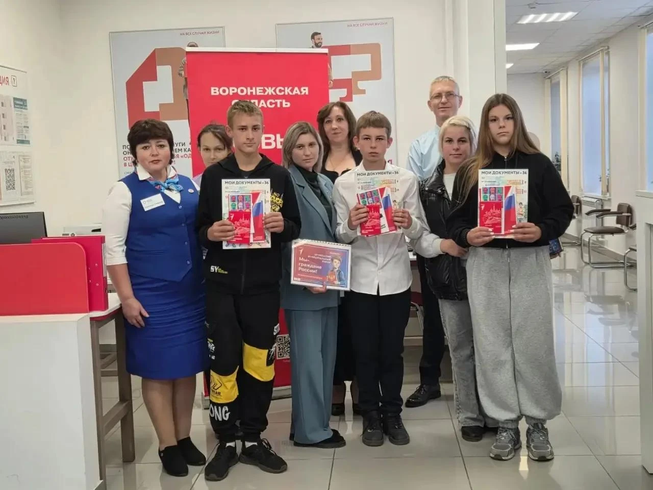 В СМАРТ-МФЦ города Эртиль в рамках программы Движения Первых «Мы — граждане России» сос...