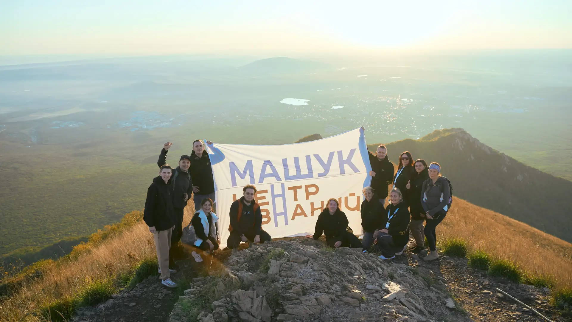 Знаете, с чего начинается настоящее сплочение команды? ⛰️