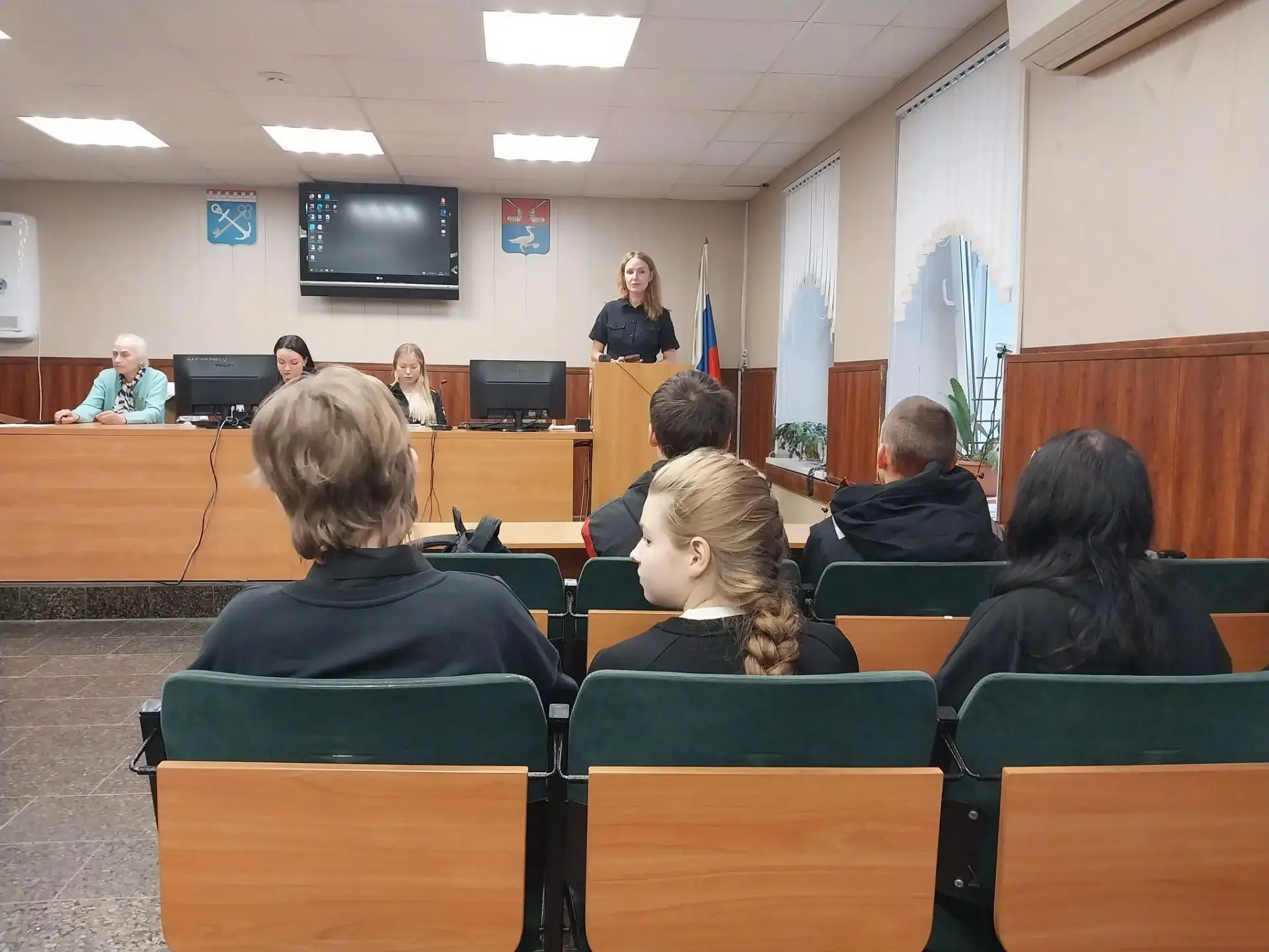 Сегодня учащиеся 8г и 8д классов посетили Отдел МВД России по Приозерскому району Ленин...