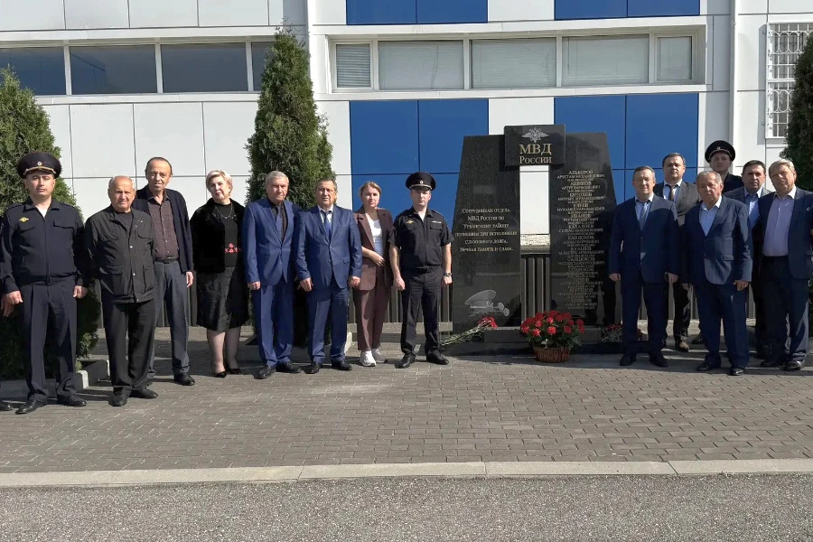 В Урванском районе почтили память сотрудников органов внутренних дел, погибших при испо...