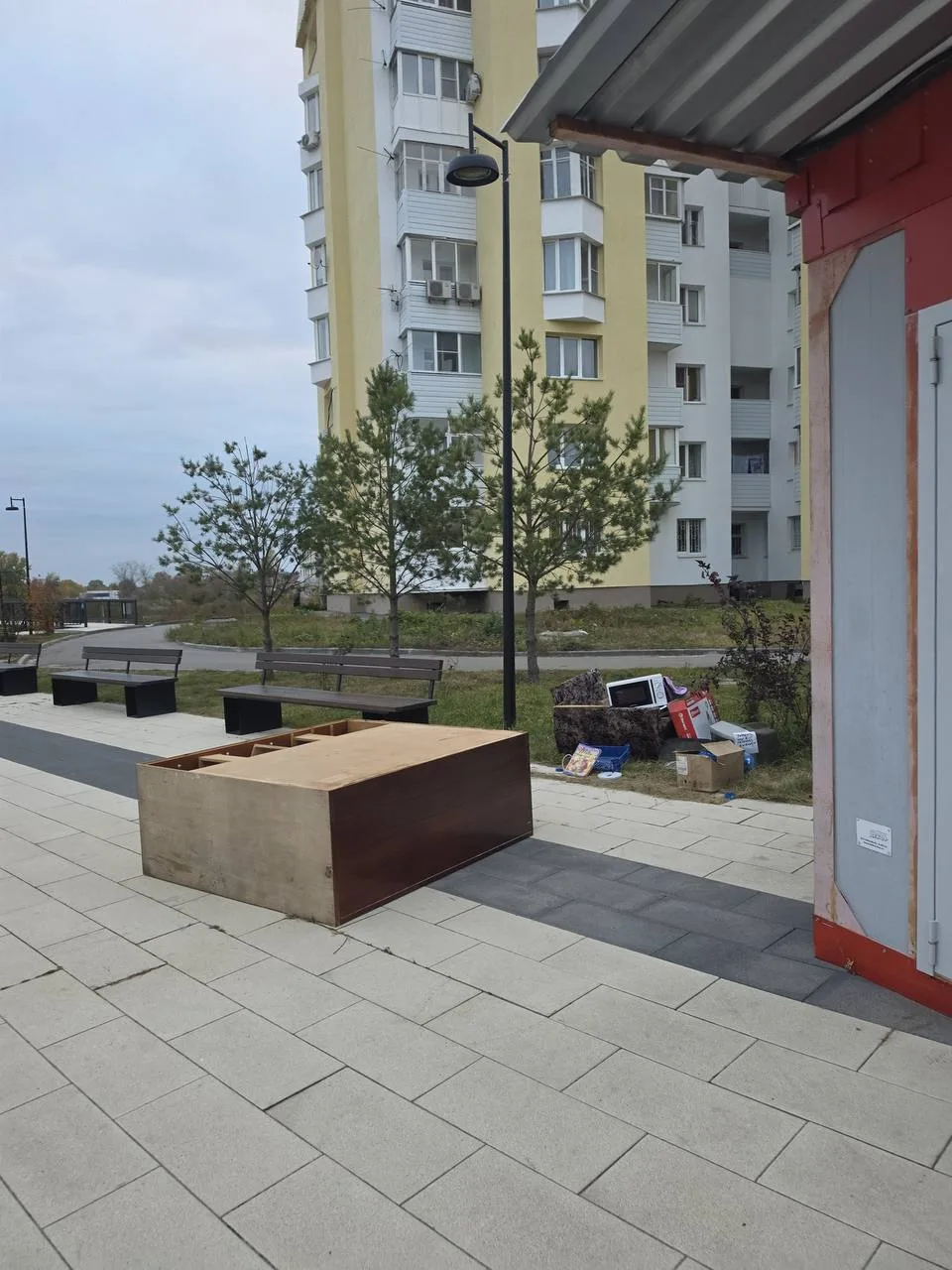 Странную благотворительность заметили жители Бора.
