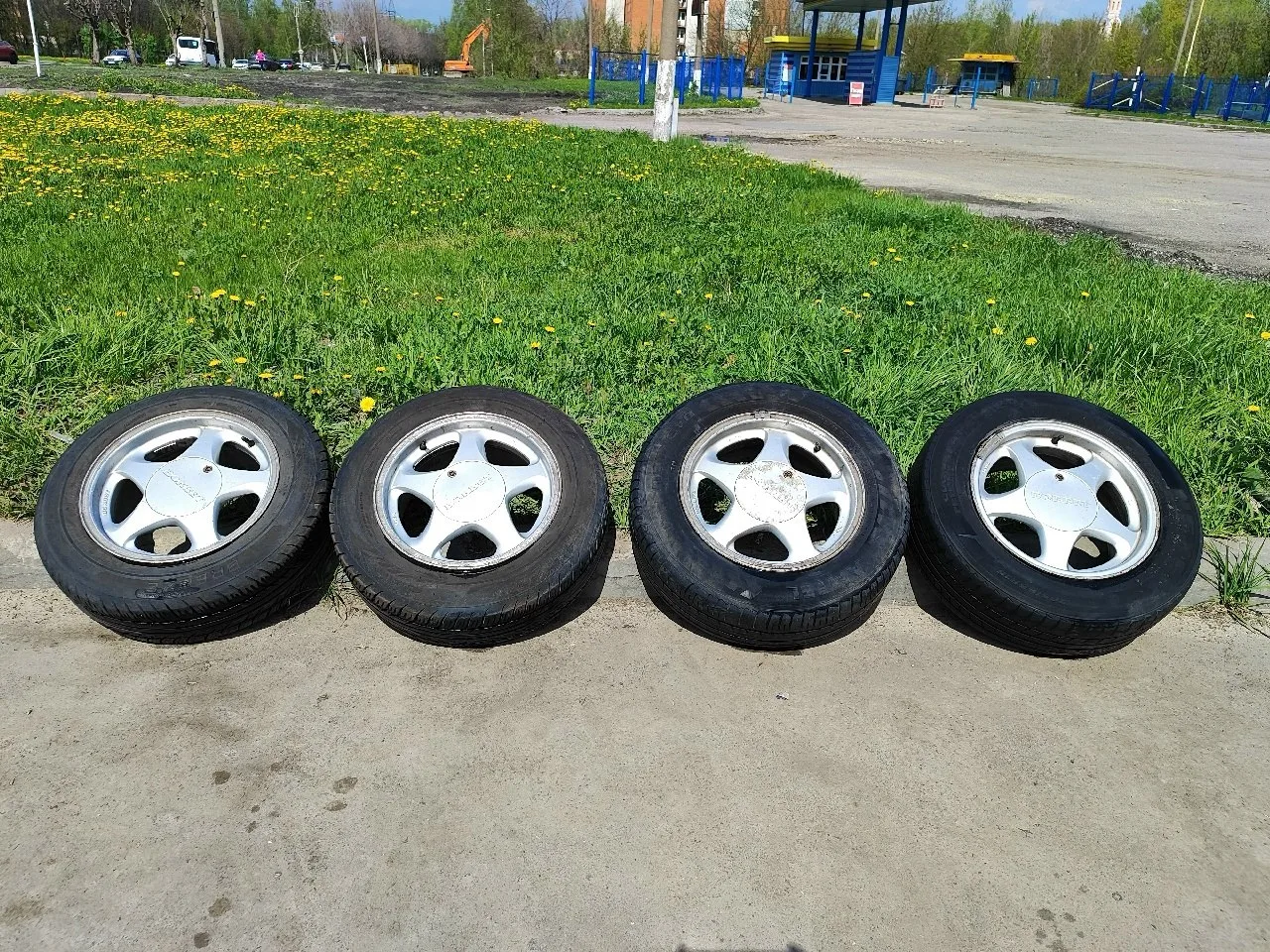 Продам комплект летних колес на немецких литых дисках BORBET 4-100 15" ширина 7 вылет 3...
