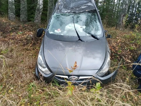 Съезд в кювет, опрокидывание: ДТП в Кизнерском районе