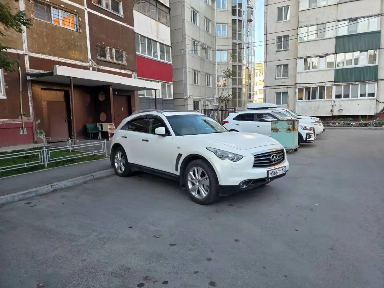 В Южно-Сахалинске ищут водителя, который скрылся после ДТП с автомобилем Infiniti FX37....