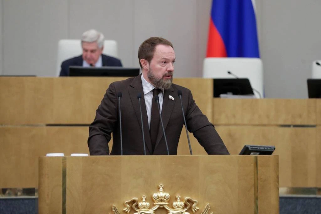 На сегодняшней пленарке от лица Комитета выступил по двум законопроектам из сферы строи...