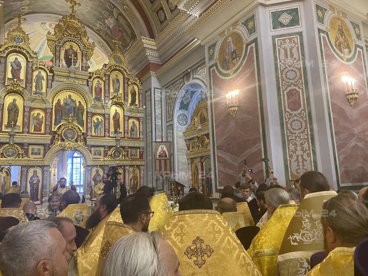 Крестный ход с мощами святителя Луки завершился у Александро-Невского собора в Симфероп...