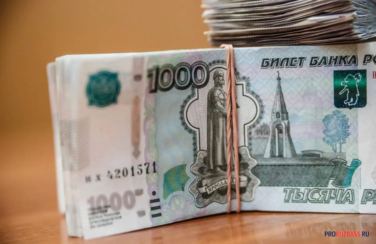 Средние зарплаты курьеров в России выросли на 38,7%