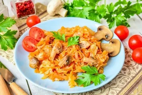 Капуста, тушенная с грибами и луком 🥬🍄