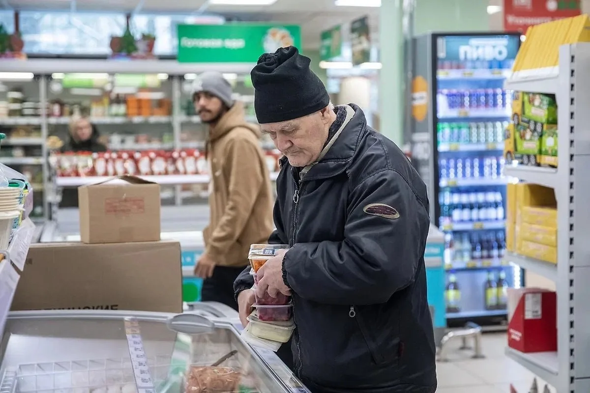 Россиянам, сумевшим дожить до 100 лет, хотят выплачивать по 200 тысяч рублей. С такой и...