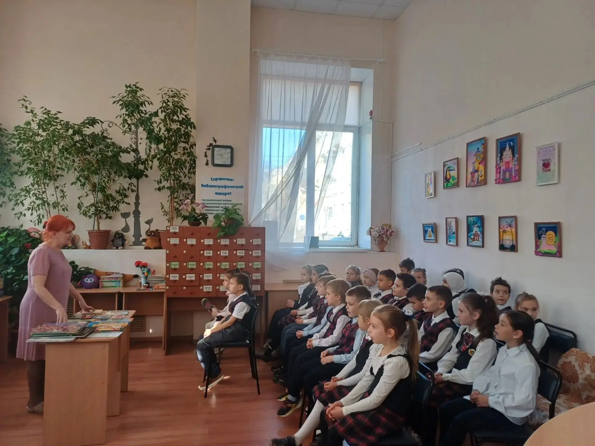 📚 1 «Б» покоряет книжные просторы!