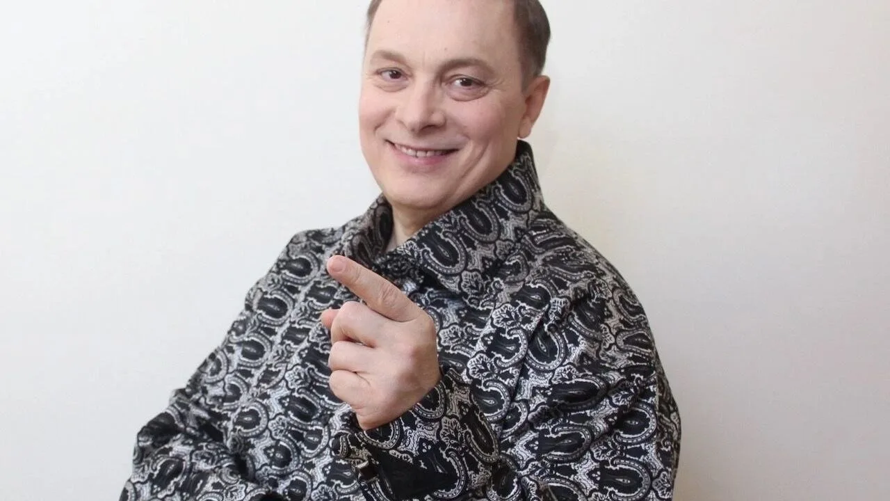 С беглого продюсера «Ласкового мая» и уроженца Ставрополья Андрея Разина требуют ещё по...