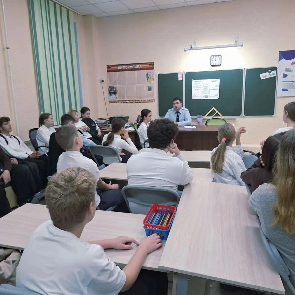 👮Сотрудники следственного управления регионального УМВД встретились с курганскими школ...