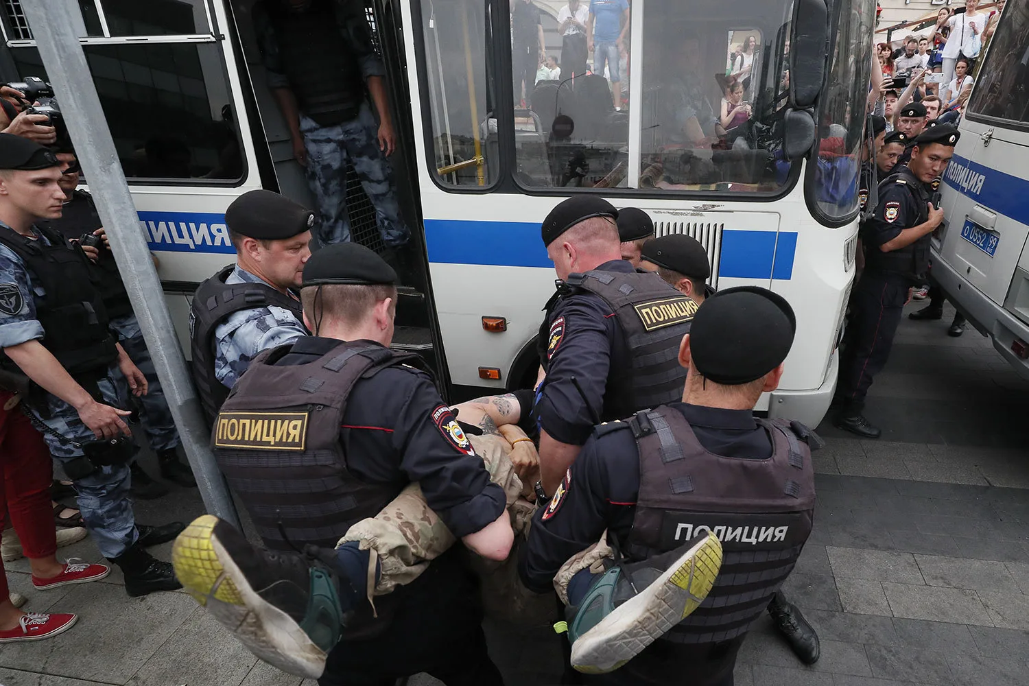 В Госдуму внесли законопроект, запрещающий арестовывать граждан за первое участие в про...