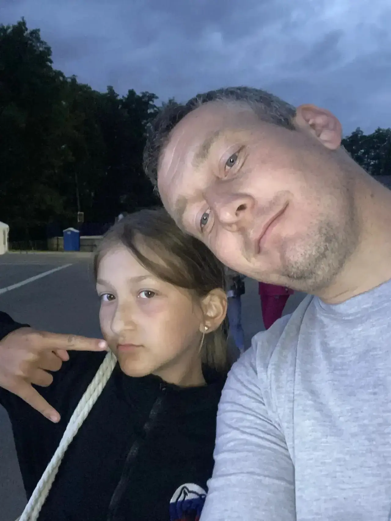 Ученица 5 «А» класса, Смольянова Вероника участвует во флешмобе «Спасибо, папа!»
