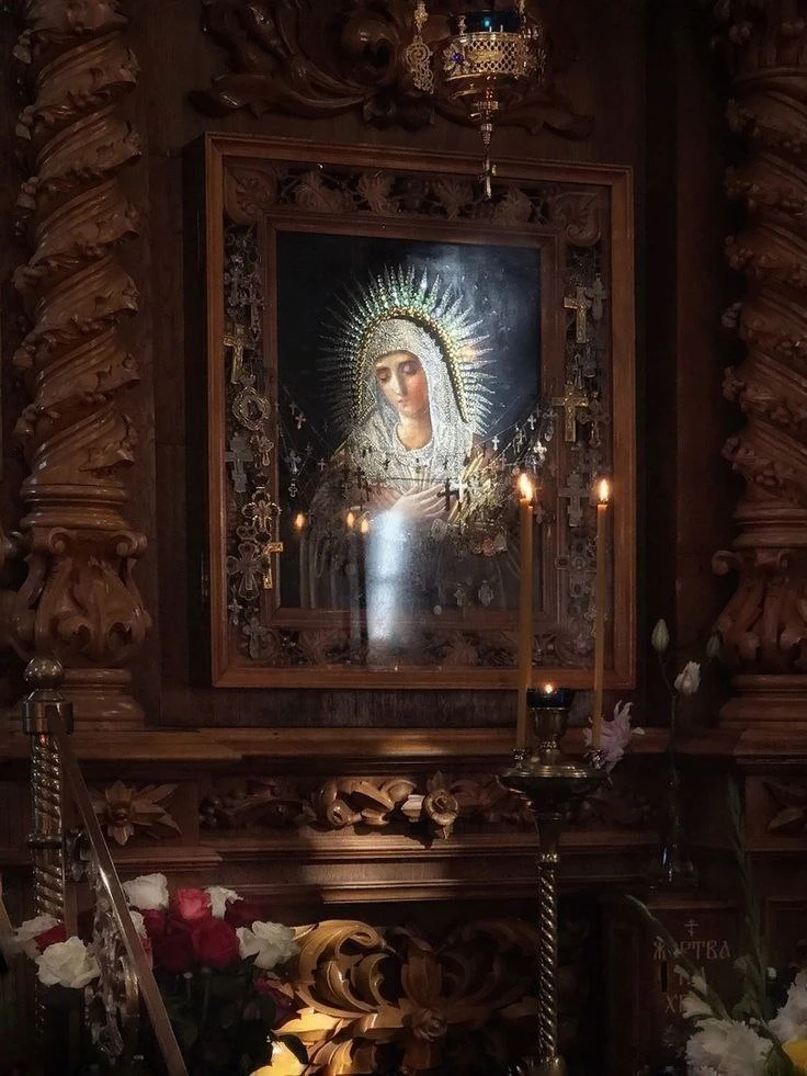 ⛪️🕯✨️Однажды в час ночи я пошел в церковь, открыл храм и увидел, что Матерь Божия на и...