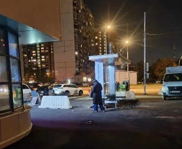 🚋 На улице Софьи Ковалевской автобусы продолжают подъезжать к старой остановке