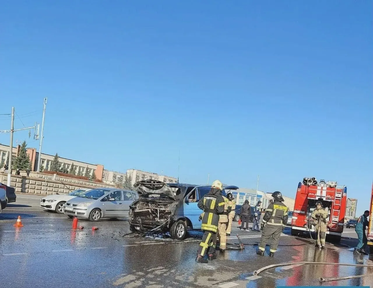 Пожар на перекрёстке в Магнитогорске