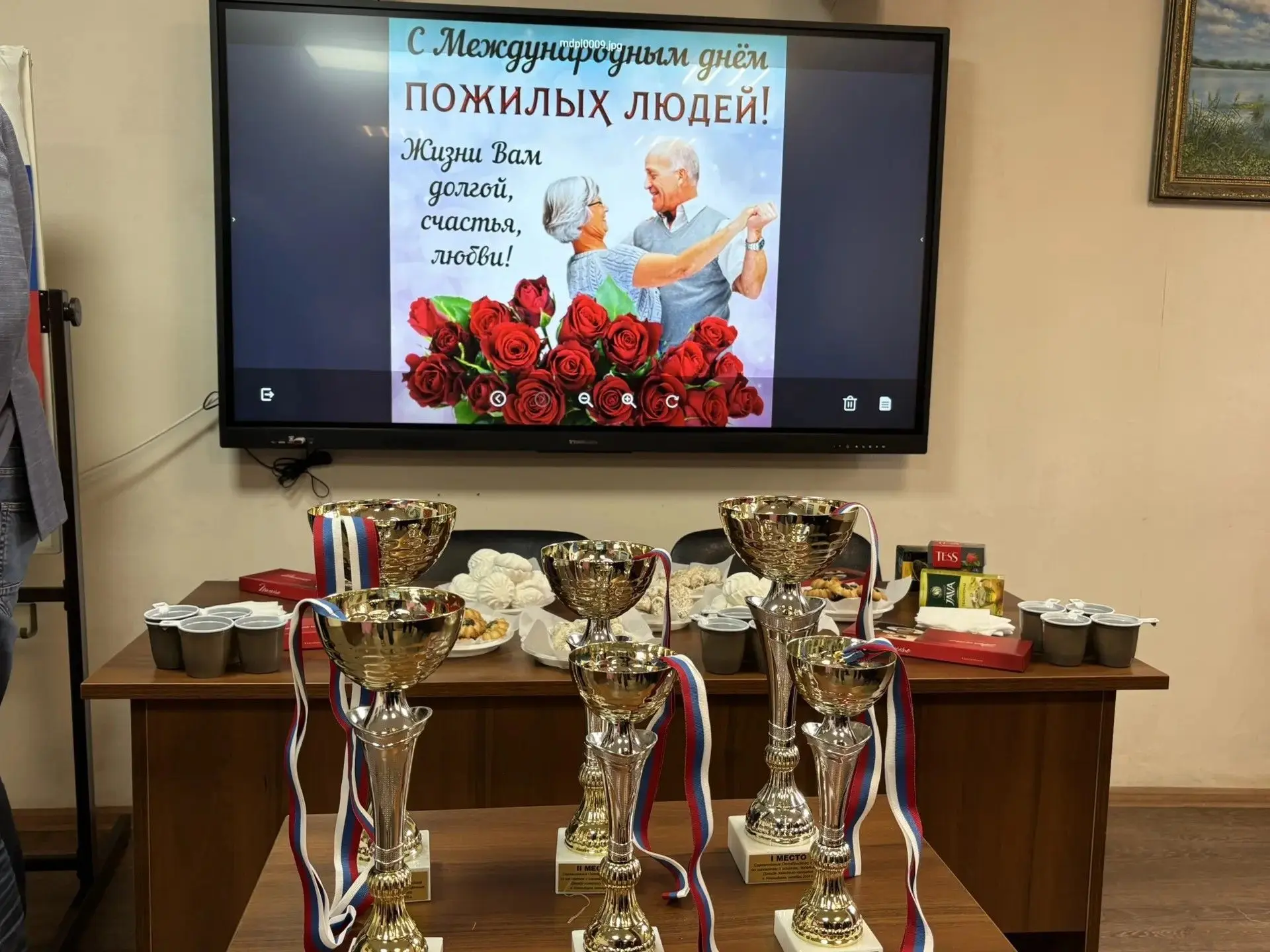 📢 Интеллектуальное сражение в Октябрьском районе: Ветераны спорта покоряют шахматные в...