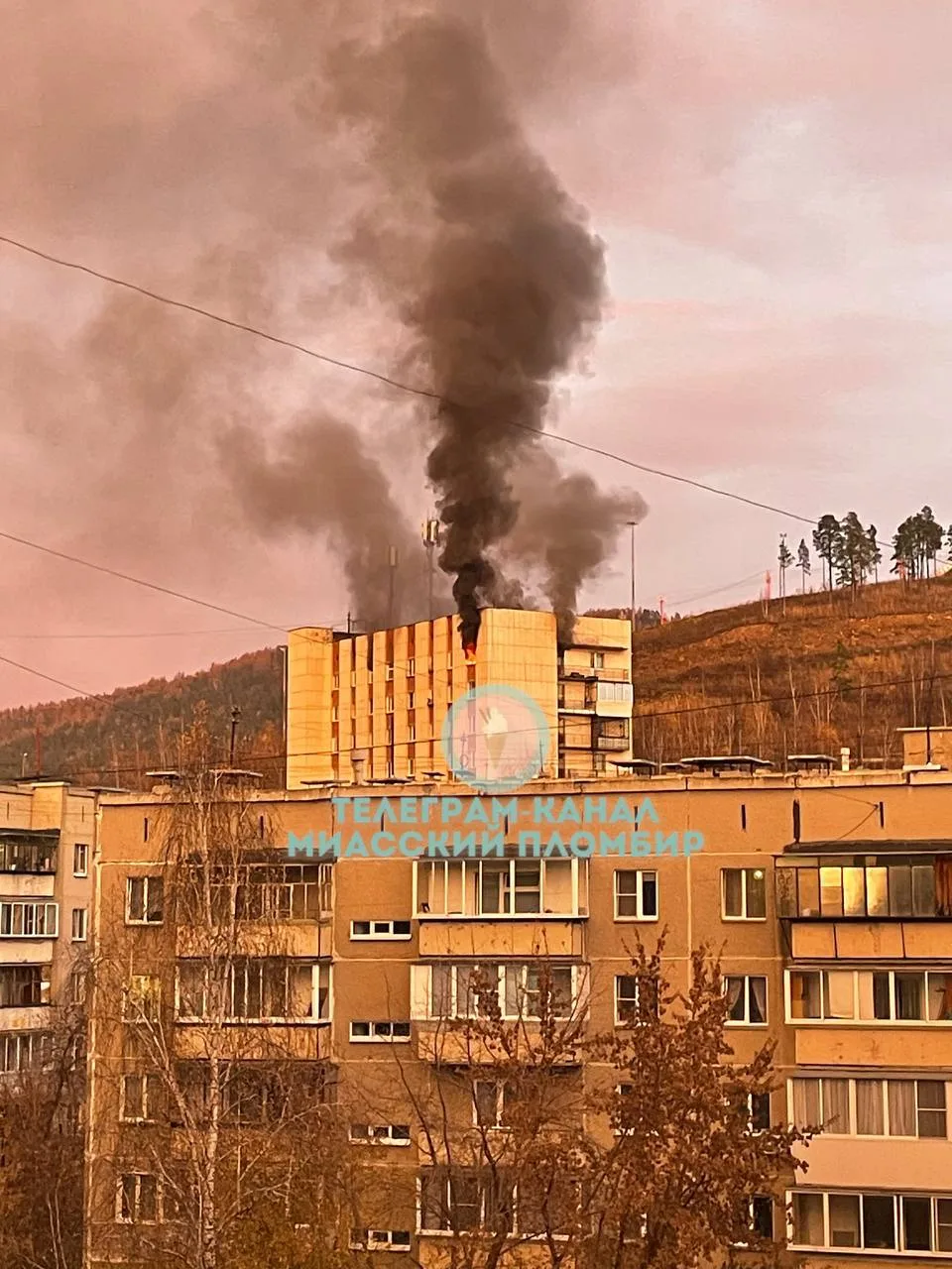🚒 Ещё кадры с пожара в общежитии на Вернадского. Сообщается, что на месте уже сотрудни...