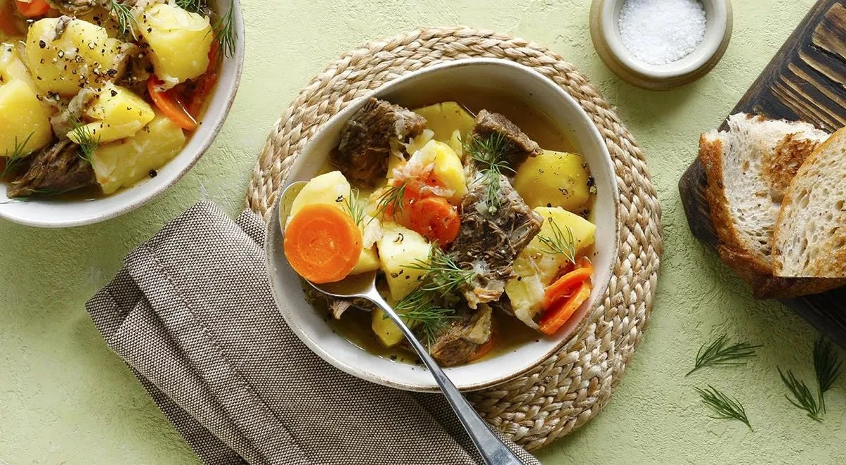 Тушенная с мясом картошка