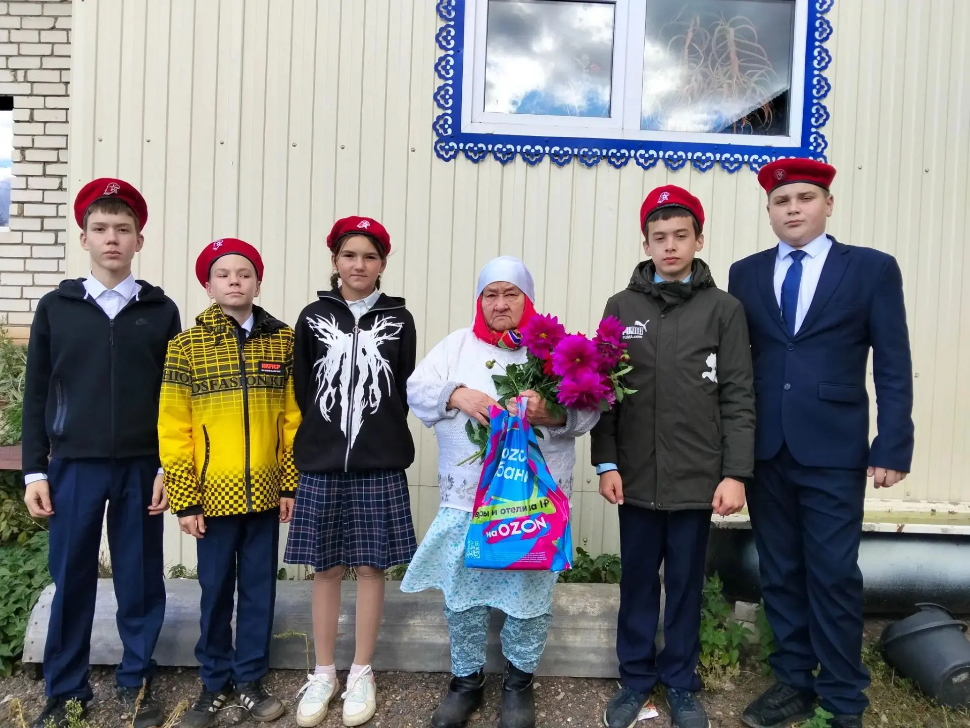 Мәктәбебездә өлкәннәр декадасына багышланган чаралар дәвам итә. 7 нче сыйныф укучылары ...