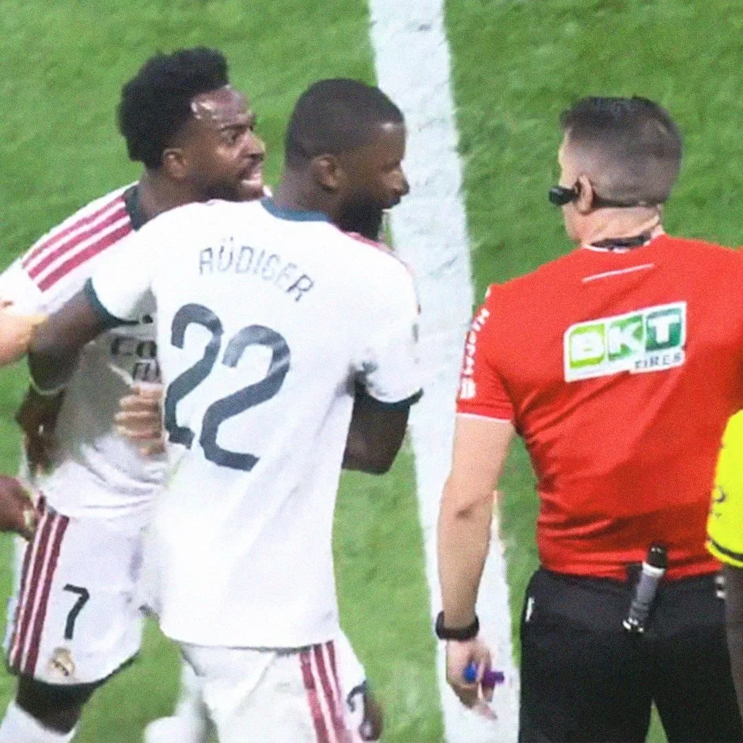 ⚽ От обезумевшего Винисиуса арбитра лично спасал Рюдигер.