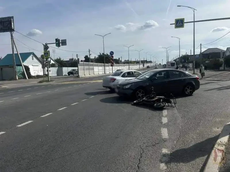 Самокатчик на красный — под Chevrolet