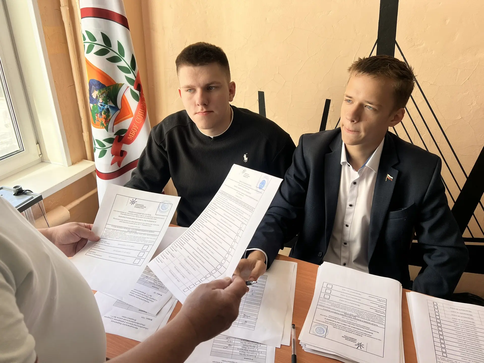 🗳 Сегодня в нашей школе прошли выборы!