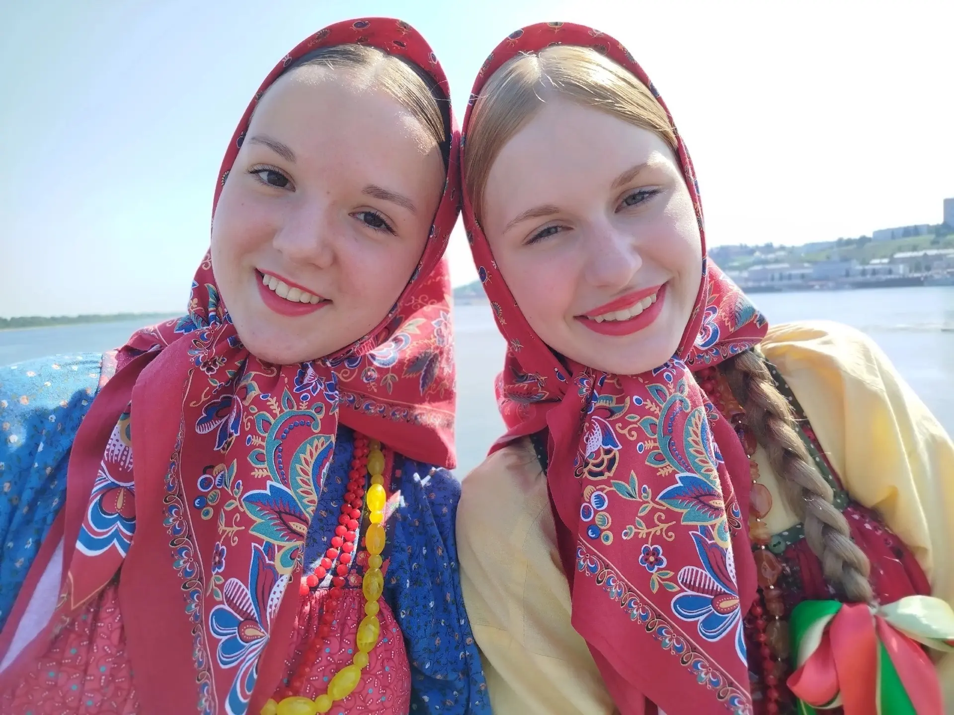 Солистки «Прялицы» Надежда Горева и Василиса Осокина заняли второе место в номинации «В...